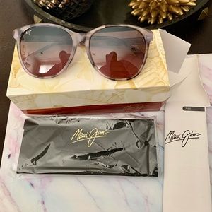 Maui Jim sunglasses/ new in box with case w/cloth